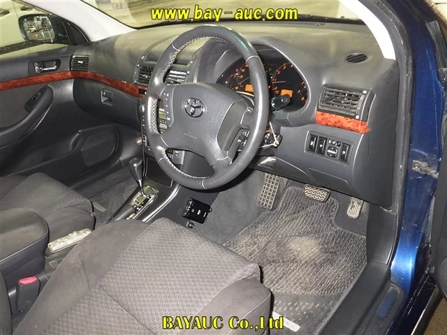 Toyota Avensis  с аукциона в Японии