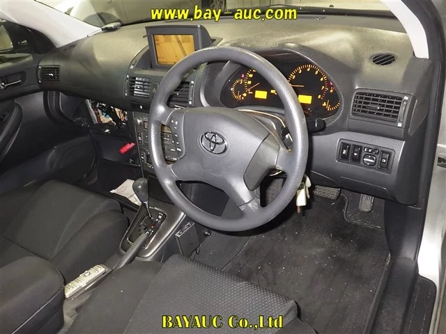 Toyota Avensis  с аукциона в Японии
