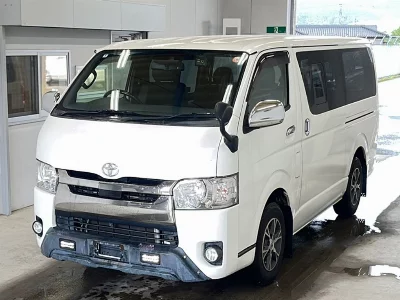 TOYOTA HIACE VAN