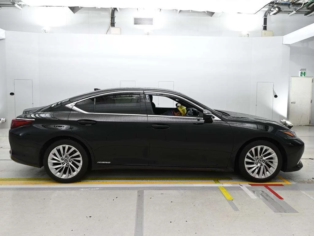 Lexus ES300h  с аукциона в Японии
