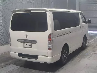 TOYOTA HIACE VAN
