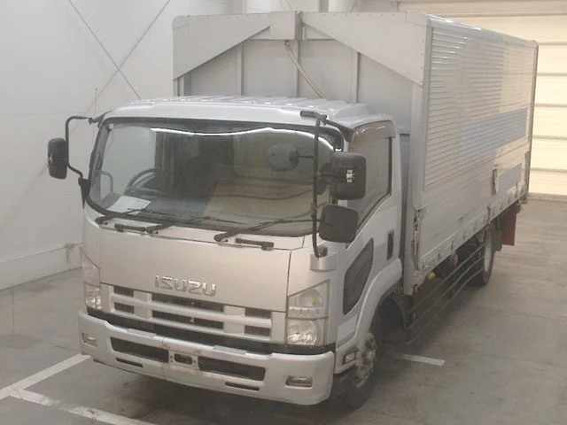 Isuzu Forward  с аукциона в Японии