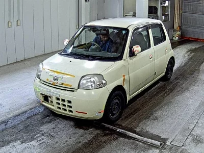 Daihatsu Esse