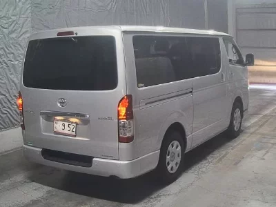 TOYOTA HIACE VAN
