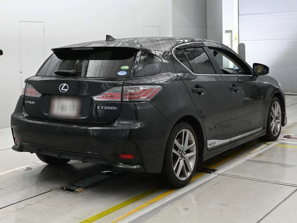 Lexus CT200h  с аукциона в Японии