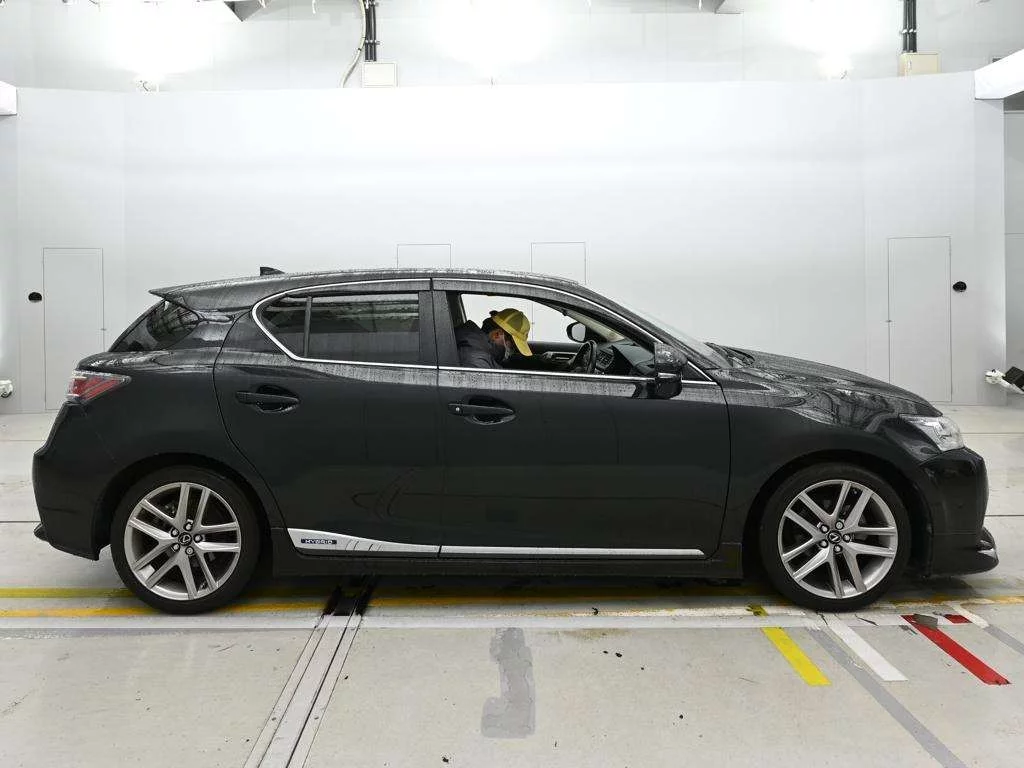 Lexus CT200h  с аукциона в Японии