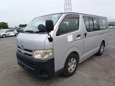 TOYOTA HIACE