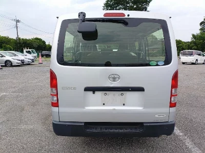 TOYOTA HIACE