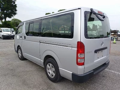 TOYOTA HIACE