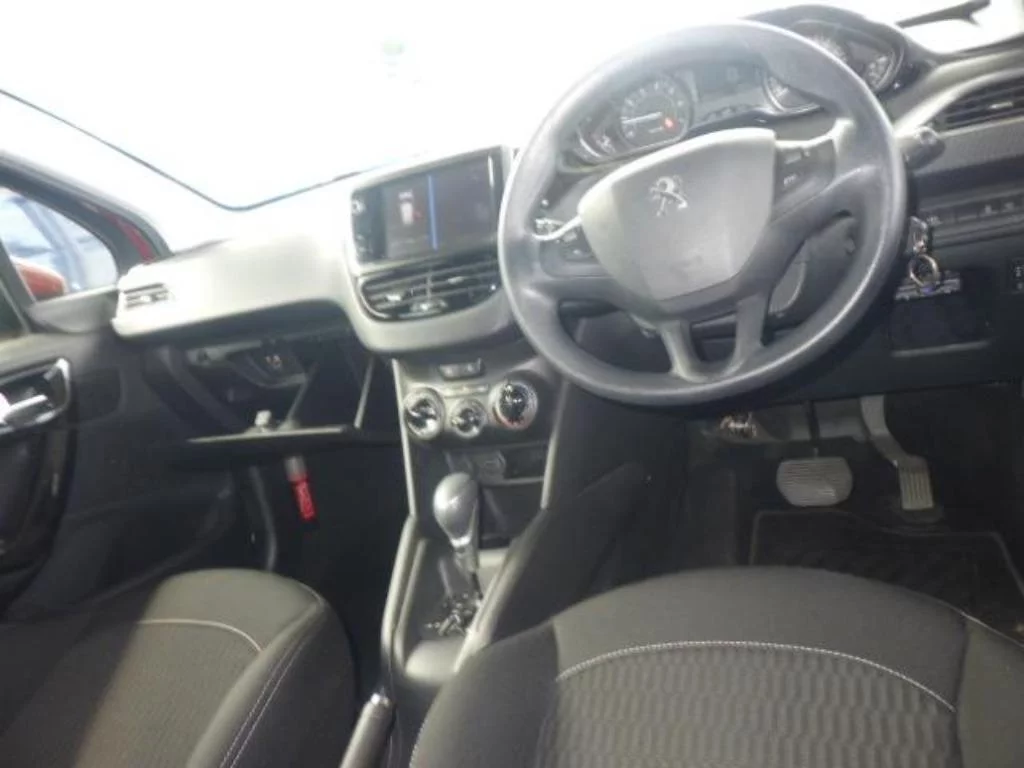 Peugeot 208  с аукциона в Японии