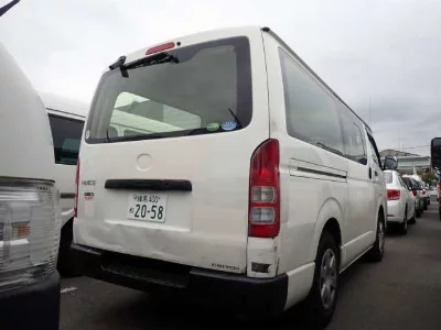 TOYOTA HIACE VAN