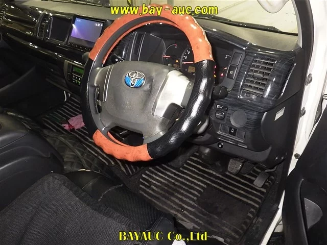 Toyota HiAce  с аукциона в Японии