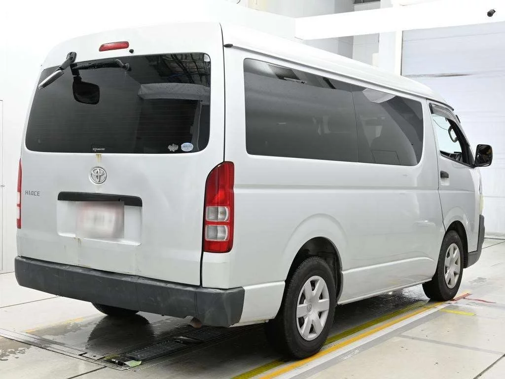 Toyota HiAce  с аукциона в Японии