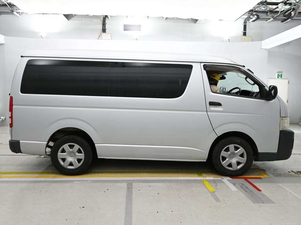 Toyota HiAce  с аукциона в Японии