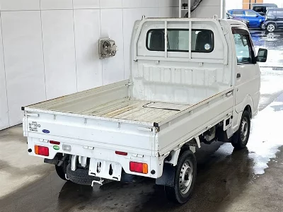 Nissan NT100 Clipper