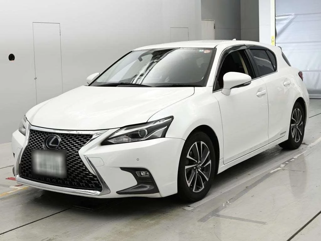 Lexus CT200h  с аукциона в Японии