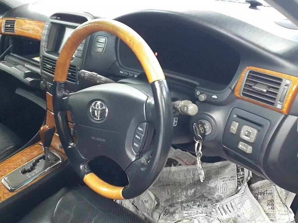 Toyota Celsior  с аукциона в Японии
