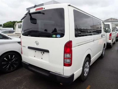 TOYOTA HIACE VAN