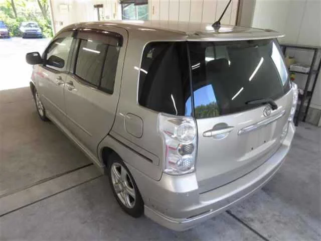 Toyota Raum  с аукциона в Японии