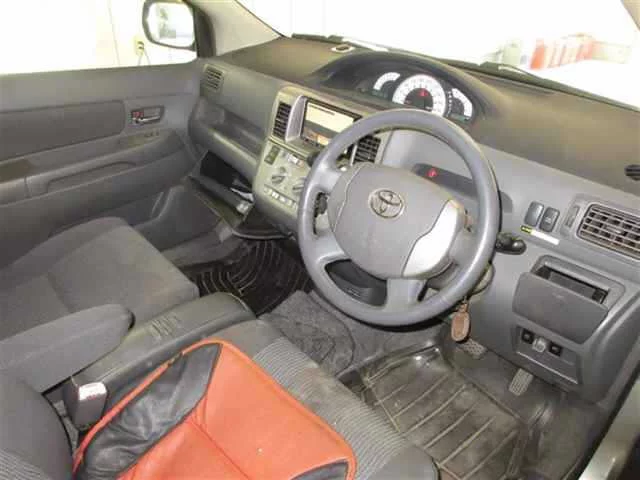Toyota Raum  с аукциона в Японии