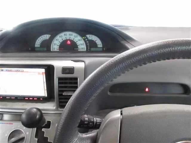 Toyota Raum  с аукциона в Японии