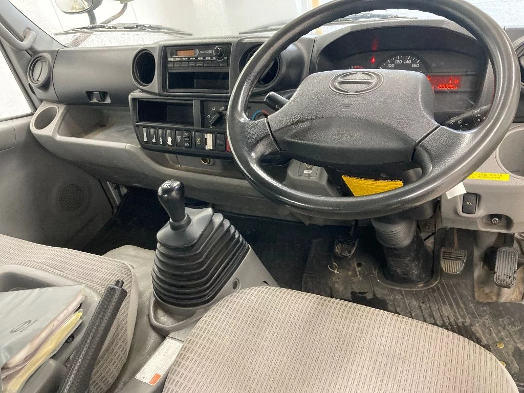 Hino Dutro  с аукциона в Японии