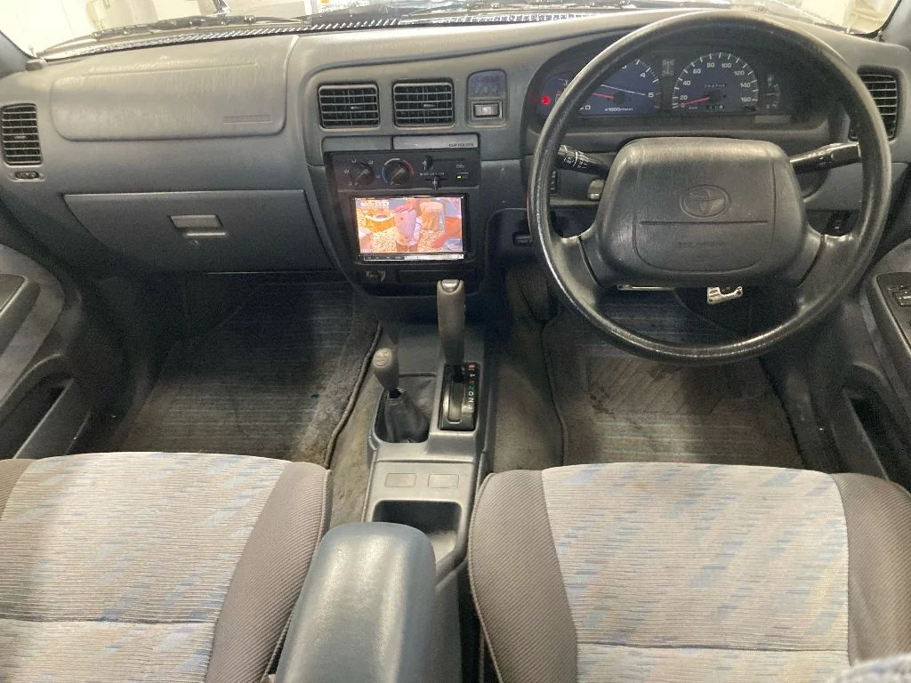 Toyota Hilux  с аукциона в Японии