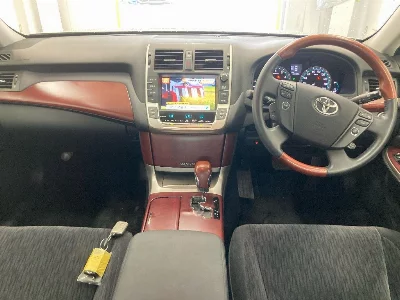 Toyota CROWN MAJESTA