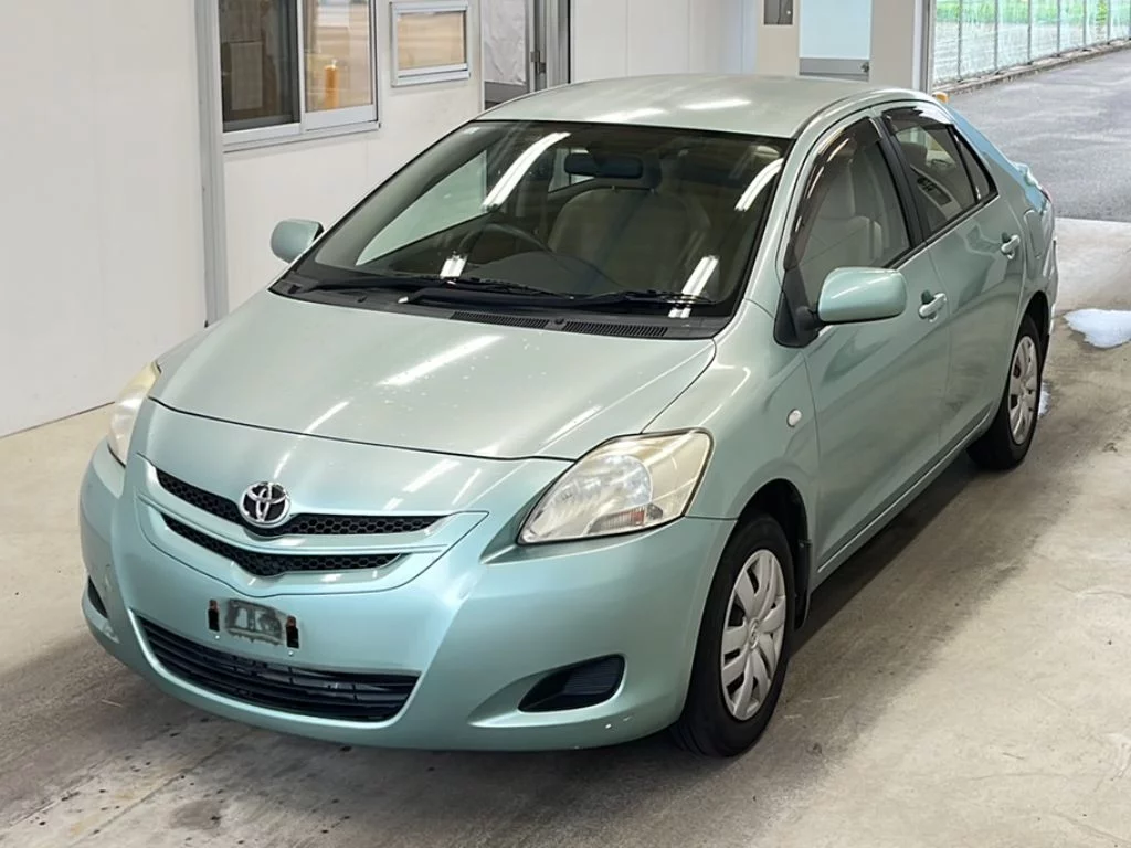 Toyota Belta  с аукциона в Японии