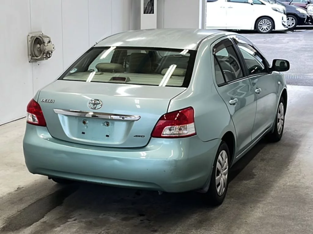 Toyota Belta  с аукциона в Японии