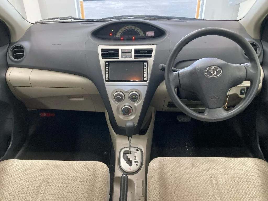 Toyota Belta  с аукциона в Японии