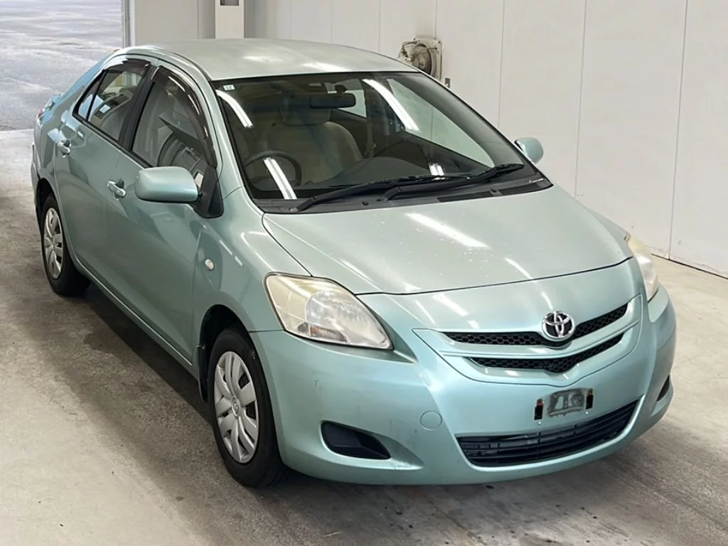 Toyota Belta  с аукциона в Японии