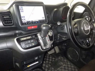 HONDA N-BOX SLASH