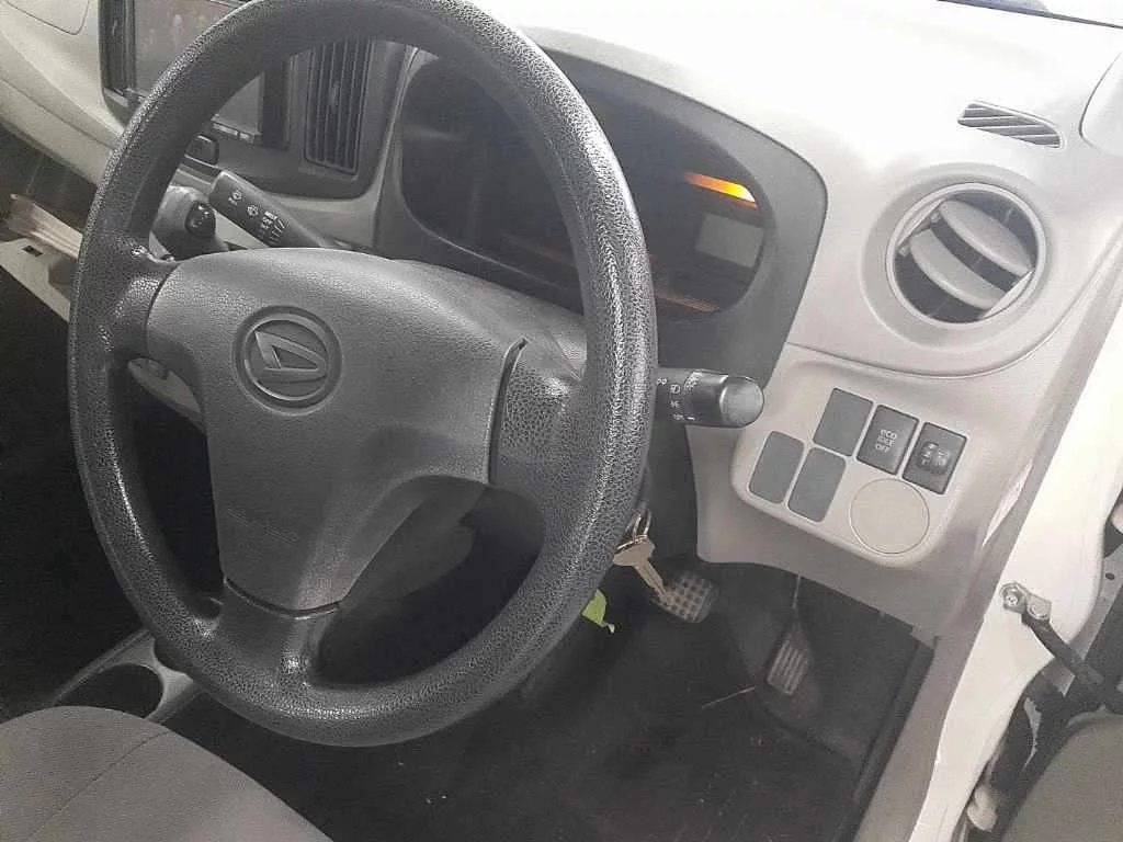 Daihatsu Mira e:S  с аукциона в Японии