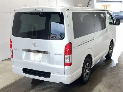 TOYOTA HIACE VAN
