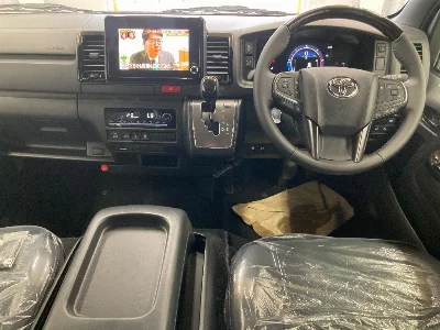 TOYOTA HIACE VAN