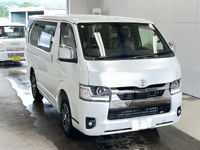 TOYOTA HIACE VAN