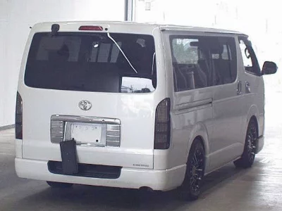 TOYOTA HIACE VAN