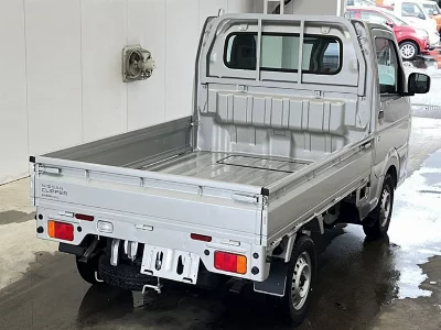 Nissan NT100 Clipper