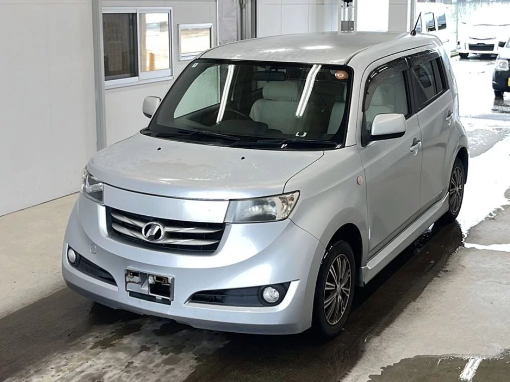 Toyota bB  с аукциона в Японии