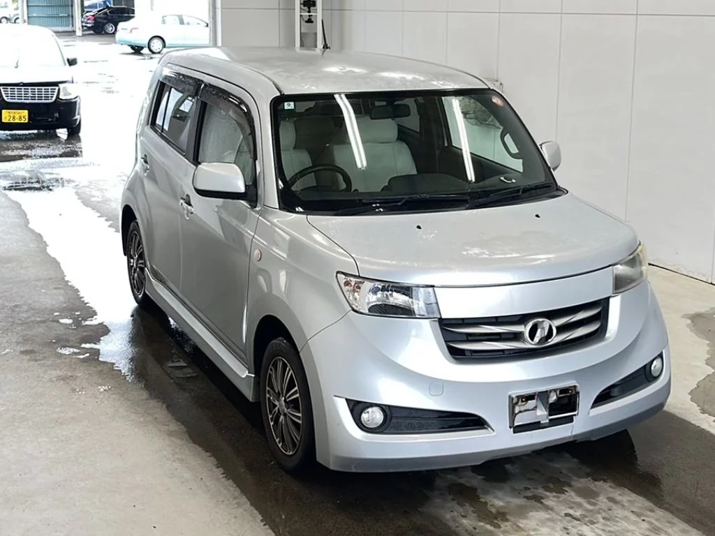 Toyota bB  с аукциона в Японии