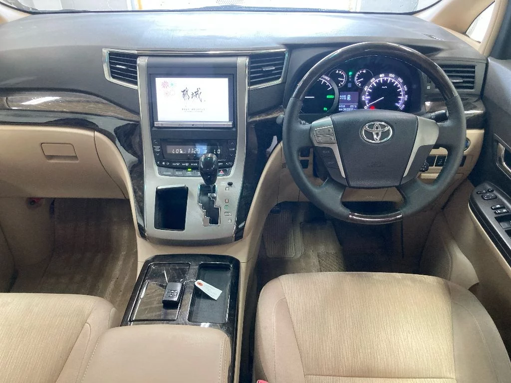 Toyota Vellfire  с аукциона в Японии