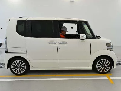 Honda N BOX CUSTOM