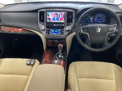 Toyota CROWN HYBRID