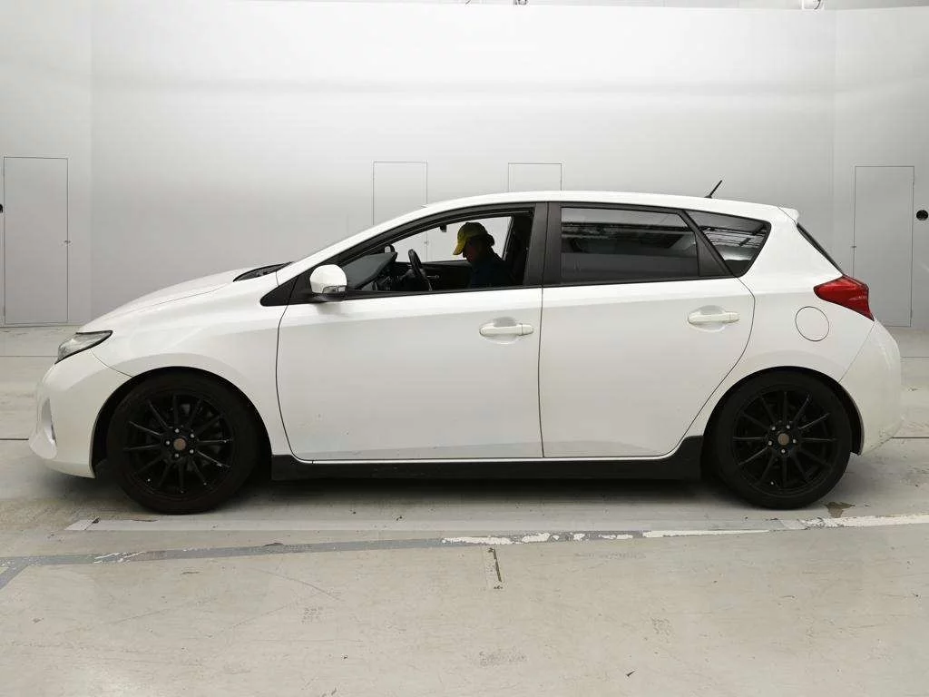 Toyota Auris  с аукциона в Японии