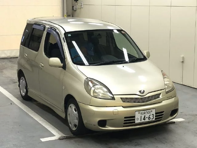 Toyota Funcargo  с аукциона в Японии