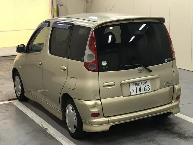 Toyota Funcargo  с аукциона в Японии