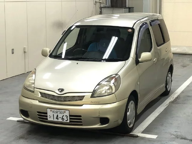 Toyota Funcargo  с аукциона в Японии