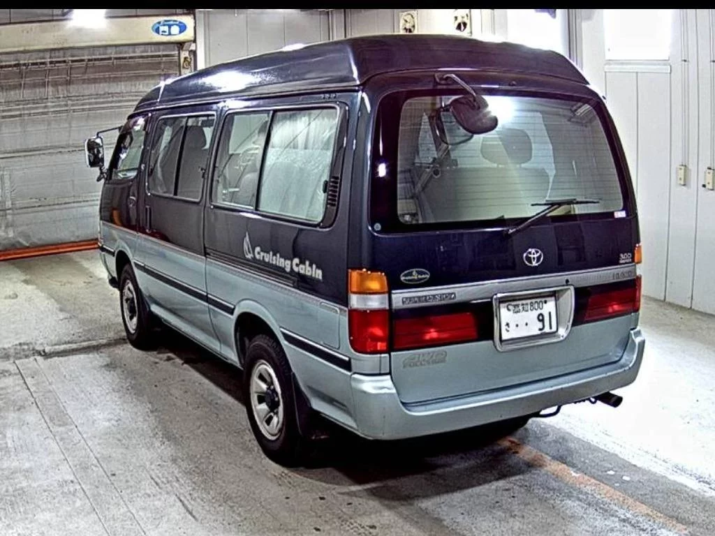 Toyota HiAce  с аукциона в Японии
