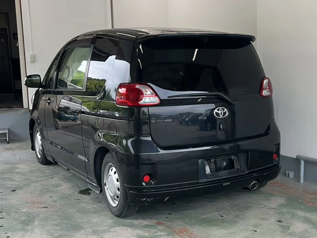 Toyota Porte  с аукциона в Японии
